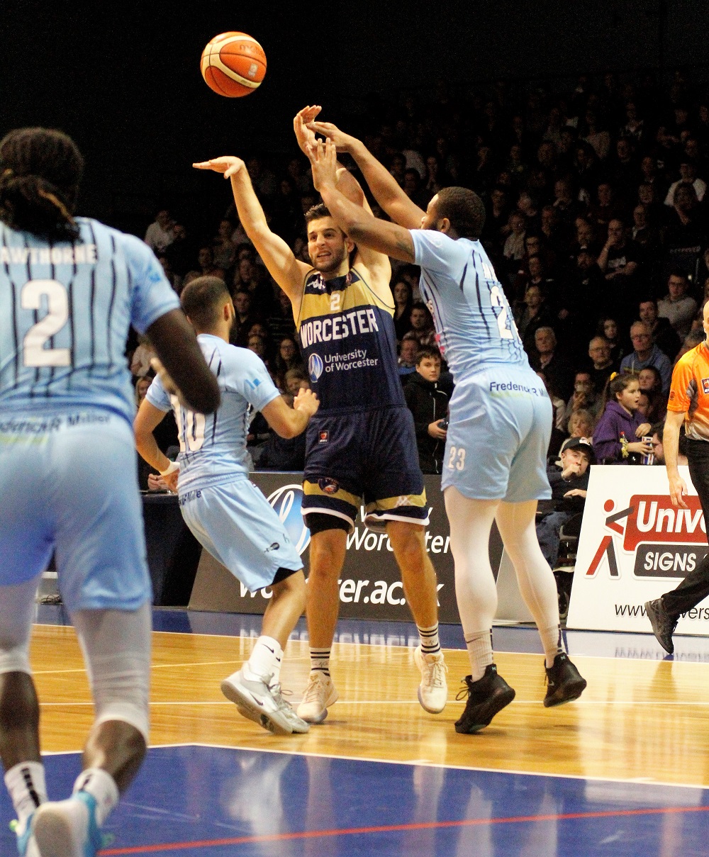 Worcester Wolves lose by single point to Surrey Scorchers